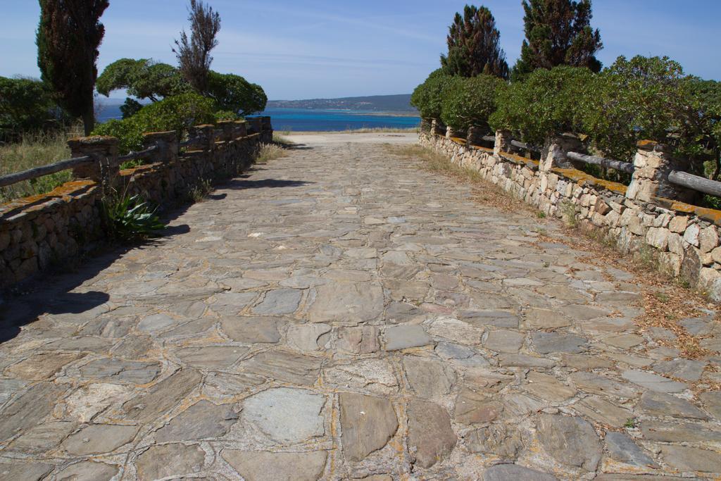 Borgo Spiaggia Vista Mare Isola Rossa Bagian luar foto