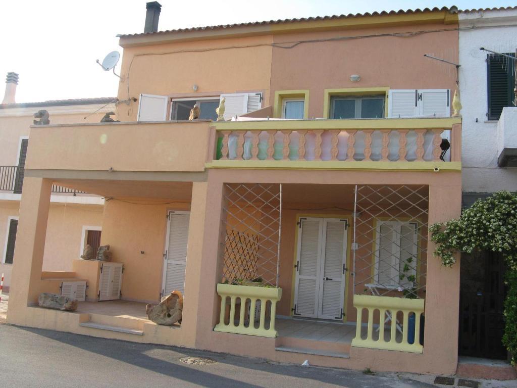 Borgo Spiaggia Vista Mare Isola Rossa Bagian luar foto