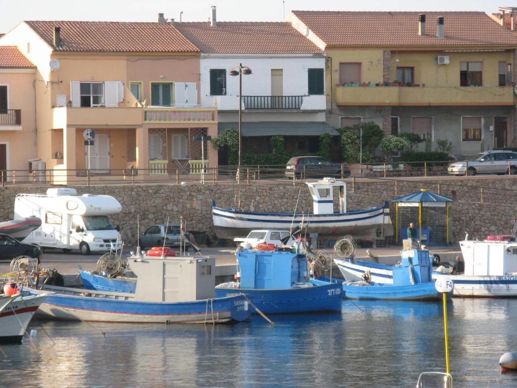 Borgo Spiaggia Vista Mare Isola Rossa Ruang foto