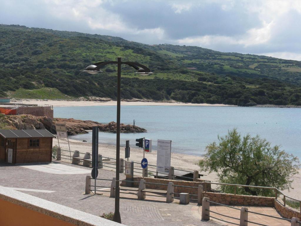 Borgo Spiaggia Vista Mare Isola Rossa Bagian luar foto