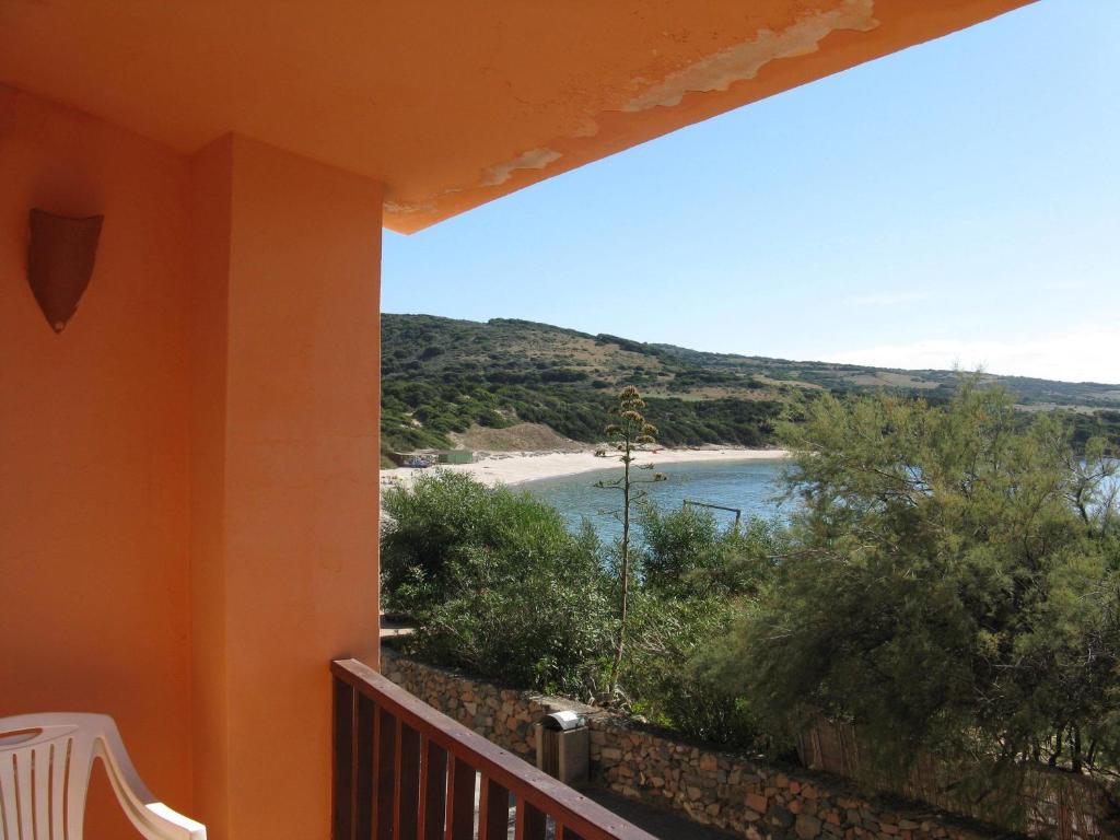 Borgo Spiaggia Vista Mare Isola Rossa Bagian luar foto