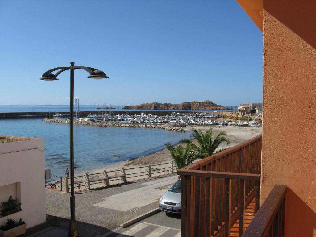 Borgo Spiaggia Vista Mare Isola Rossa Ruang foto