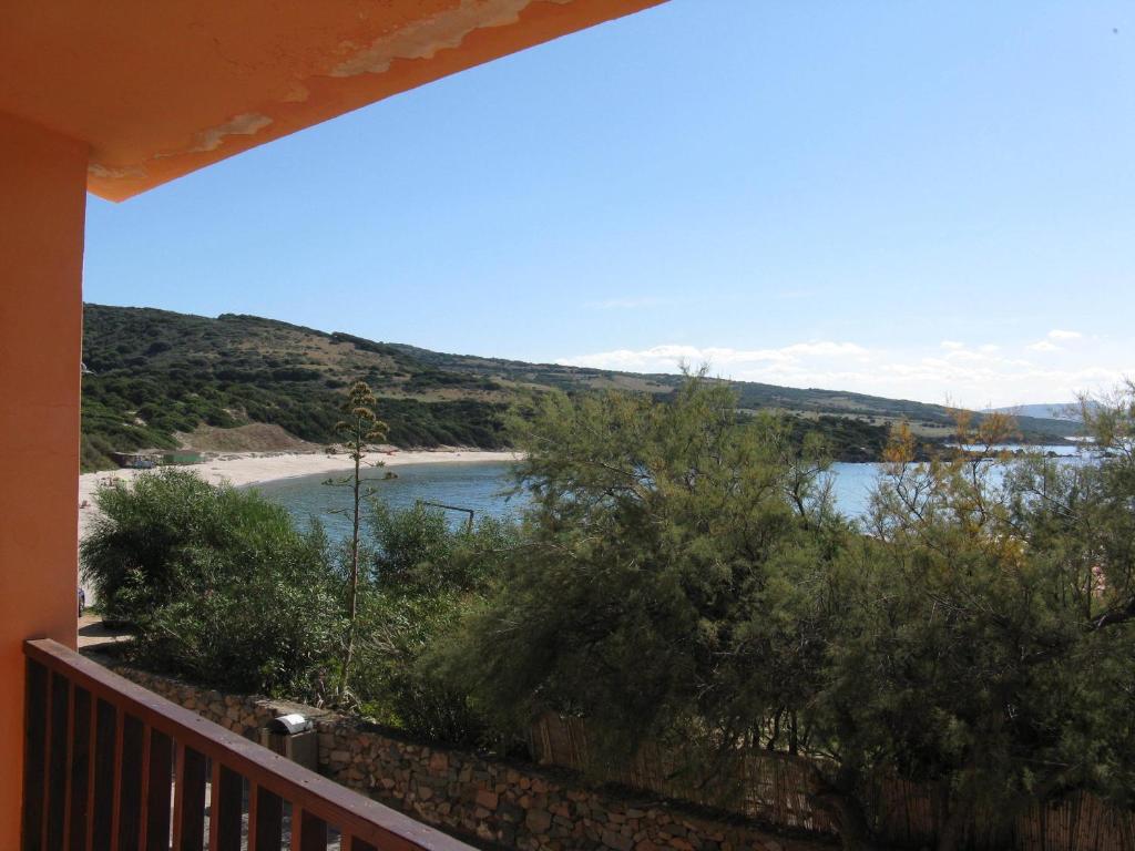 Borgo Spiaggia Vista Mare Isola Rossa Bagian luar foto