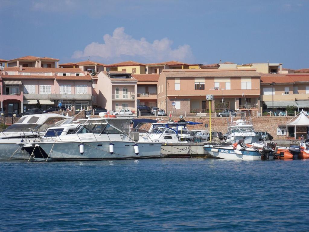 Borgo Spiaggia Vista Mare Isola Rossa Ruang foto
