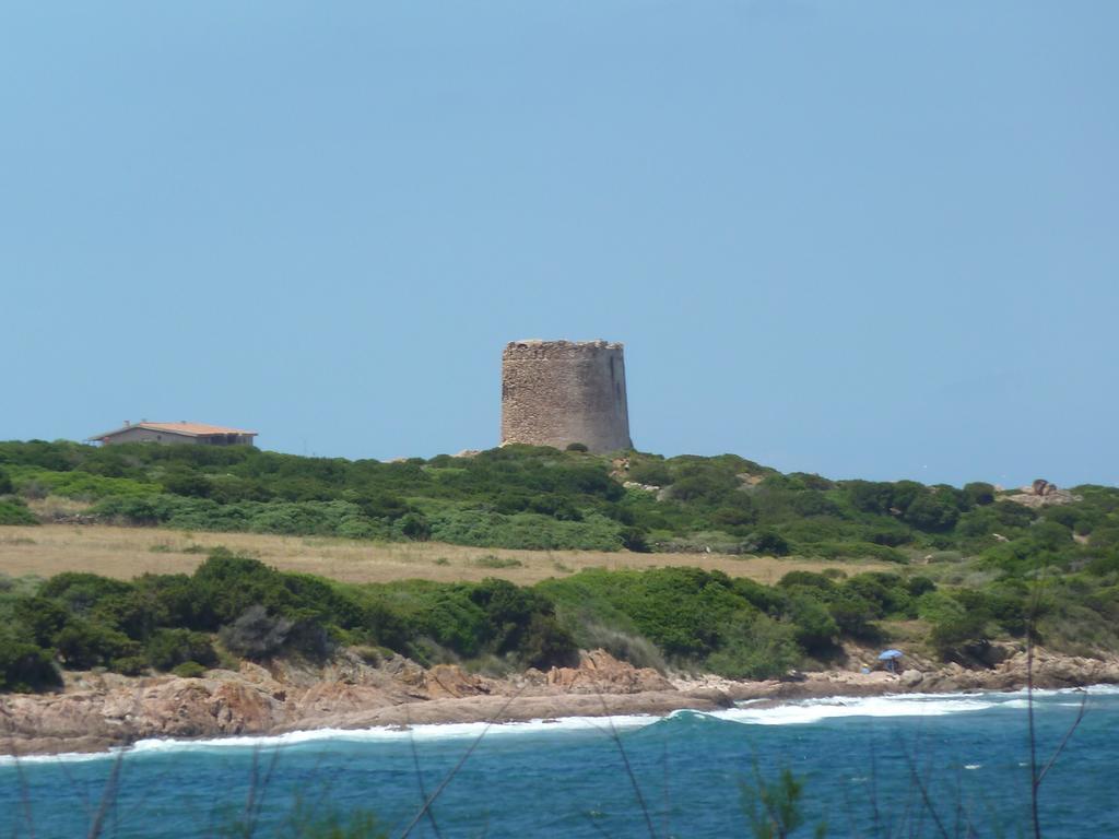 Borgo Spiaggia Vista Mare Isola Rossa Bagian luar foto