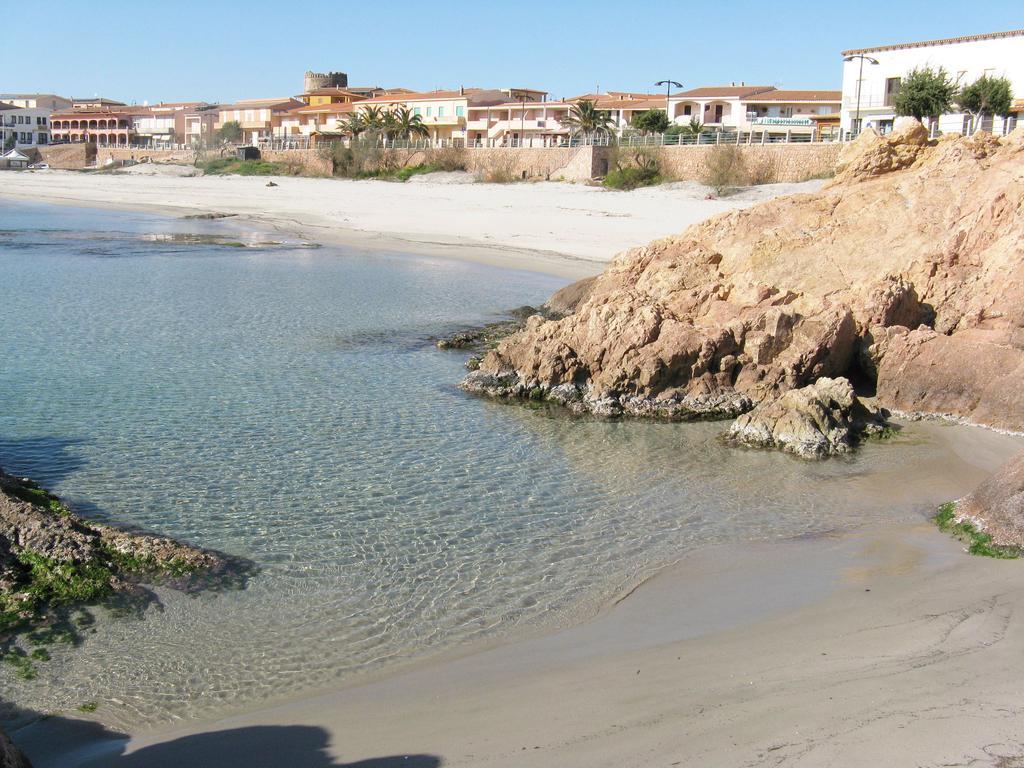 Borgo Spiaggia Vista Mare Isola Rossa Bagian luar foto