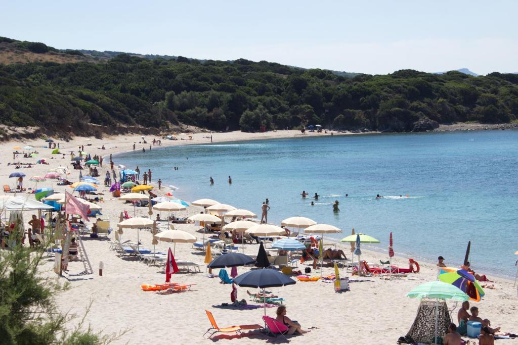 Borgo Spiaggia Vista Mare Isola Rossa Bagian luar foto