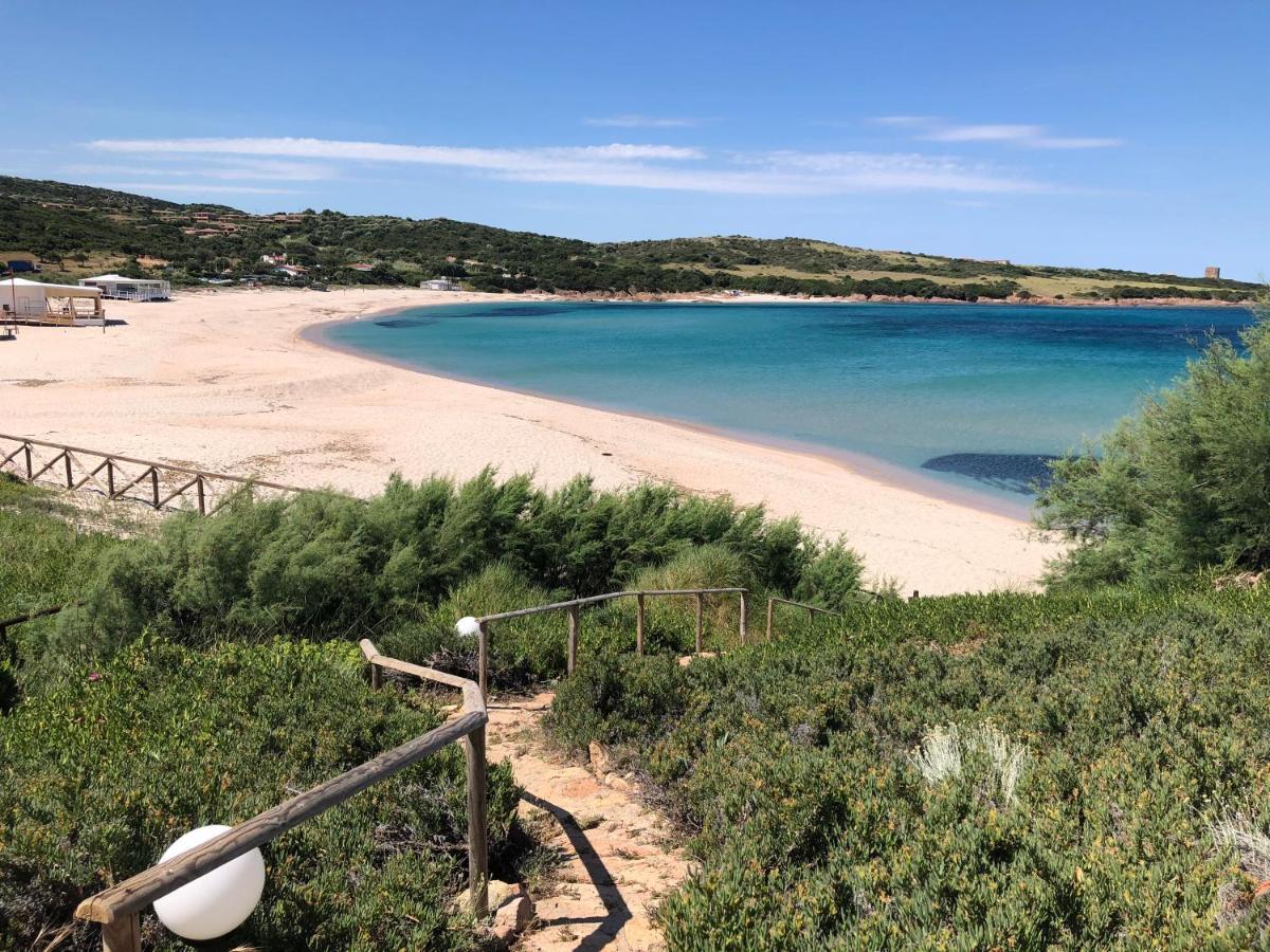 Borgo Spiaggia Vista Mare Isola Rossa Bagian luar foto